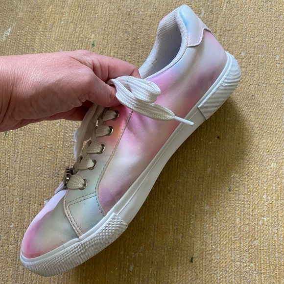 Juicy Couture Women Clarity Pastel Tie Dye Gothic Logo Fashion Sneaker Size 9M - Picture 4 of 16